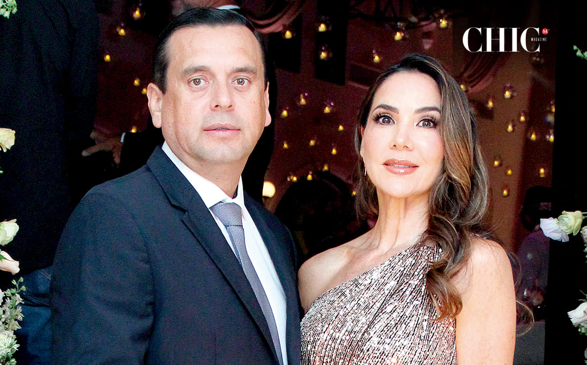 ALEJANDRO AGUILAR Y MÓNICA NAVARRO disfrutaron de la decoración a cargo de Opciones para Eventos