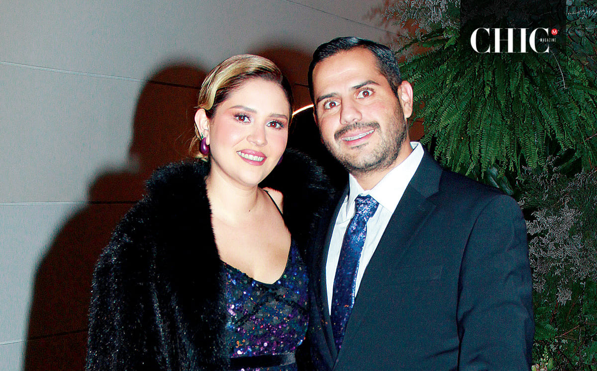 ANA CECI MORALES Y MANUEL GUTIÉRREZ disfrutaron de la elegante decoración floral en tonos neutros, realizada por Hello Leonarda