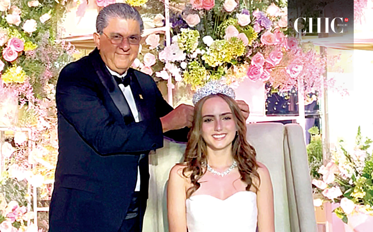 JOSÉ LUIS HERRERA coronando a BÁRBARA GUTIÉRREZ
