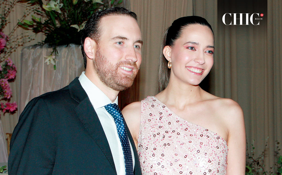 ROBERTO GUZMÁN Y DANIELA ORTEGA felices en la boda de Ana Lucía y  Javier
