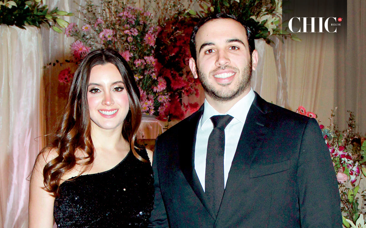 STEFY GARCÍA Y JUAN CARLOS SCHEKAIBAN recibieron a los nuevos esposos entre aplausos y vitoreos