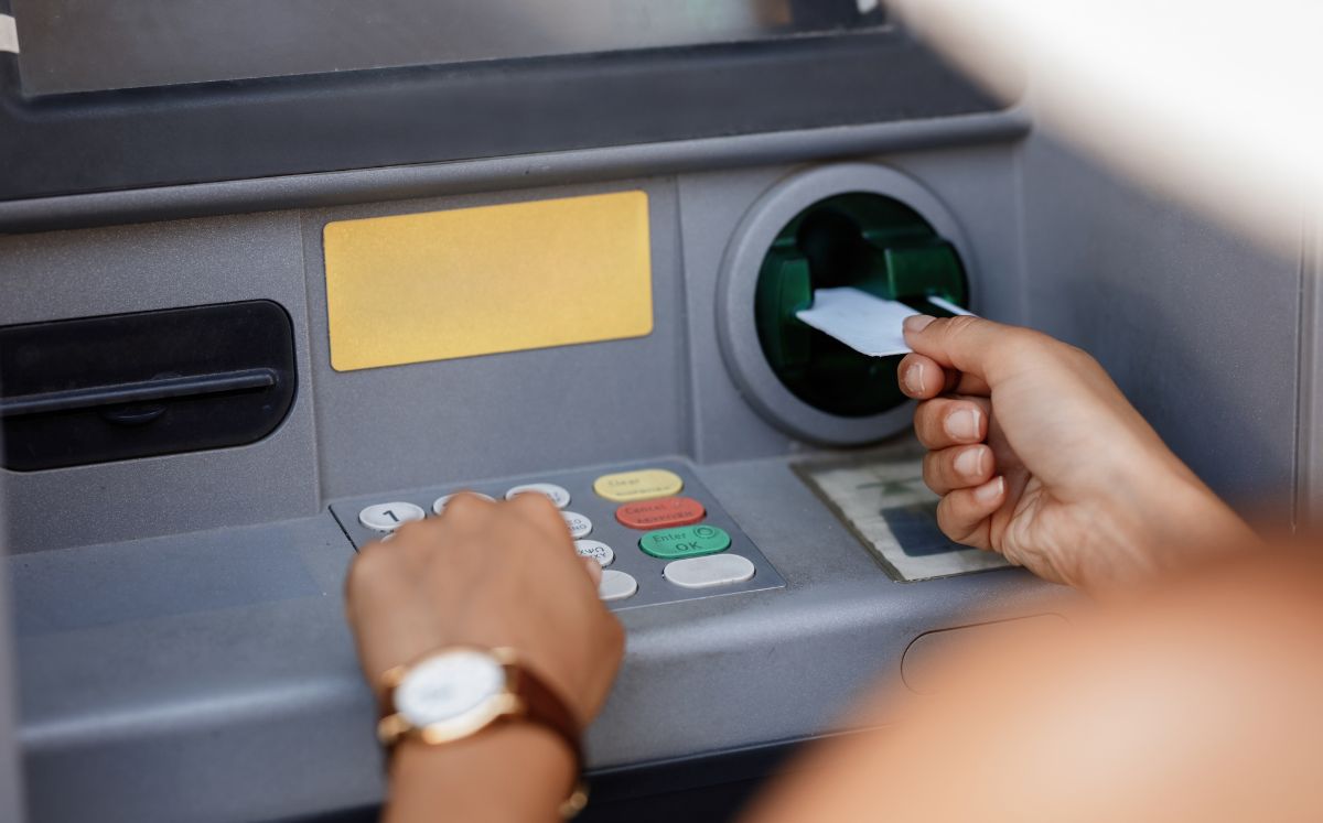 Lugares peligrosos donde pueden clonar tu tarjeta (Freepik)