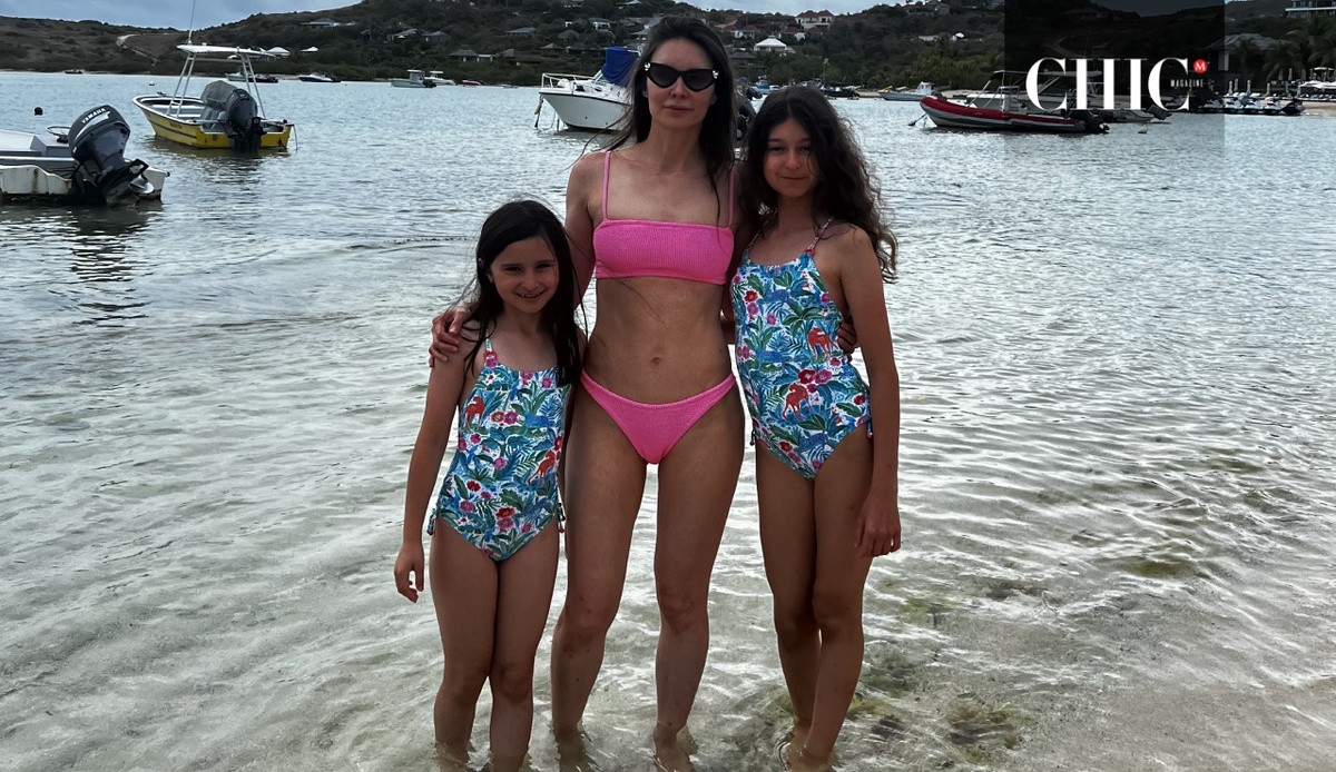 Nicole Saldívar, Brenda Martínez de Saldívar y Zoé Saldívar en St. Barths
