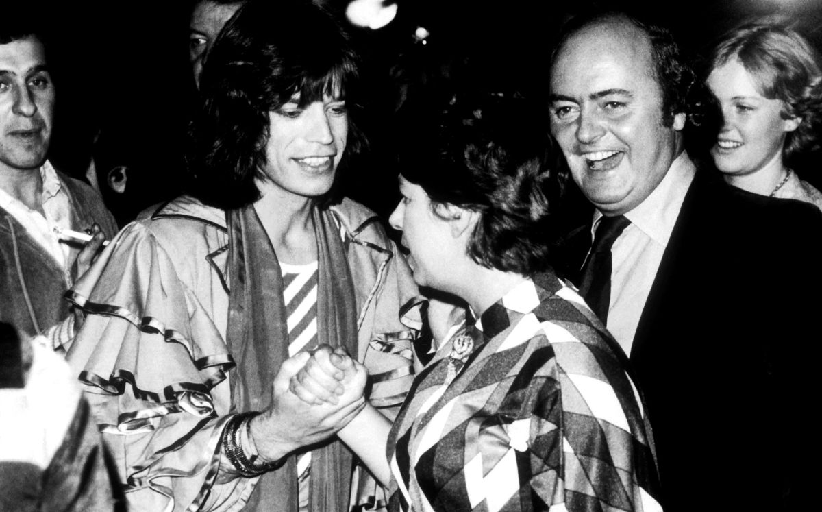 Así fue el encuentro de Mick Jagger y la Princesa Margarita en Londres, 1976 (Foto: Getty)