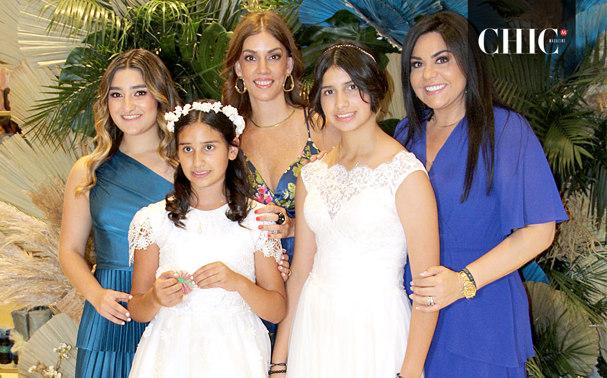 MATILDA ORGANISTA y FABIANA ORGANISTA junto a sus madrinas JAZNY AGUILAR, MARISSA VELA y HERMINIA PÉREZ