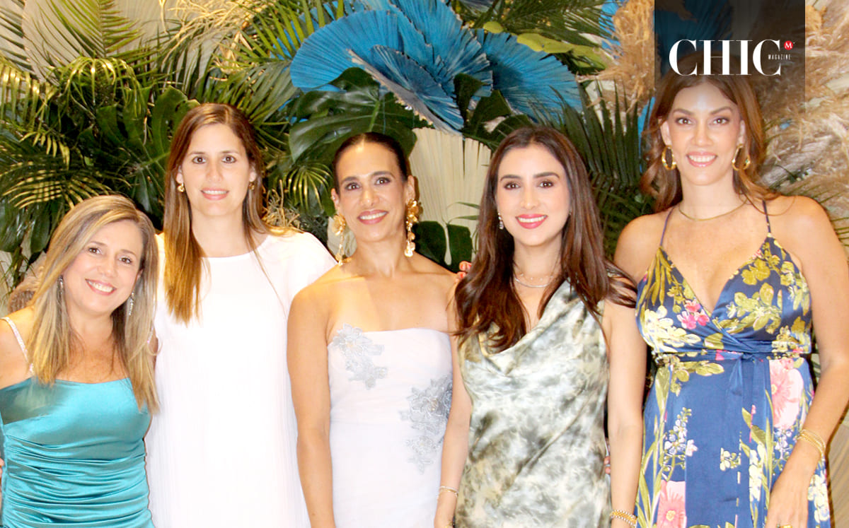 MARIELA MINA, CYNTHIA AGUILAR, MARIANA CONDE Y MARISSA VELA felices en la primera comunión de Matilda y Fabiana
