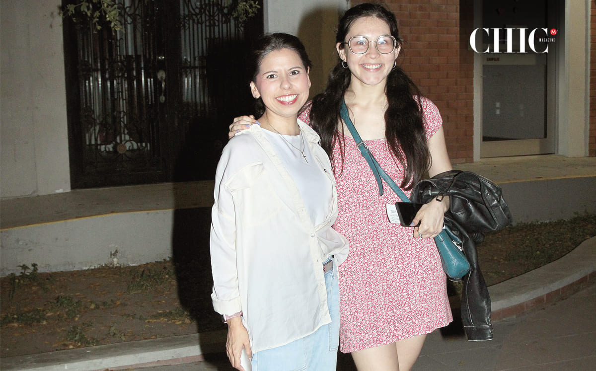 SOFÍA RIVAS Y LUISA GONZÁLEZ nos regalaron sus mejores sonrisas durante el concierto