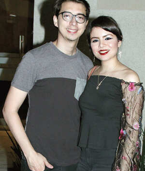 ERICK RIVERA E IVANNA CRUZ llegaron puntuales al teatro ICT