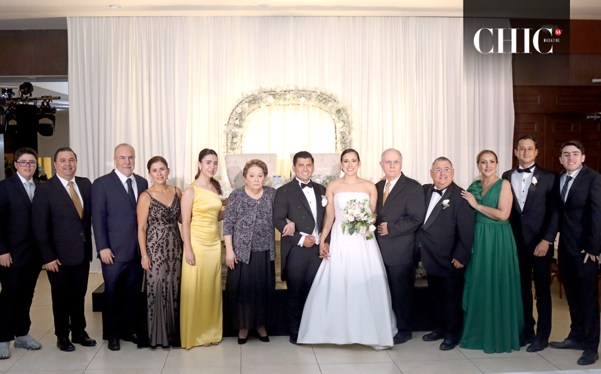 Asistentes a la boda de Susana Laddaga y Víctor Rodríguez felices por la unión de la pareja