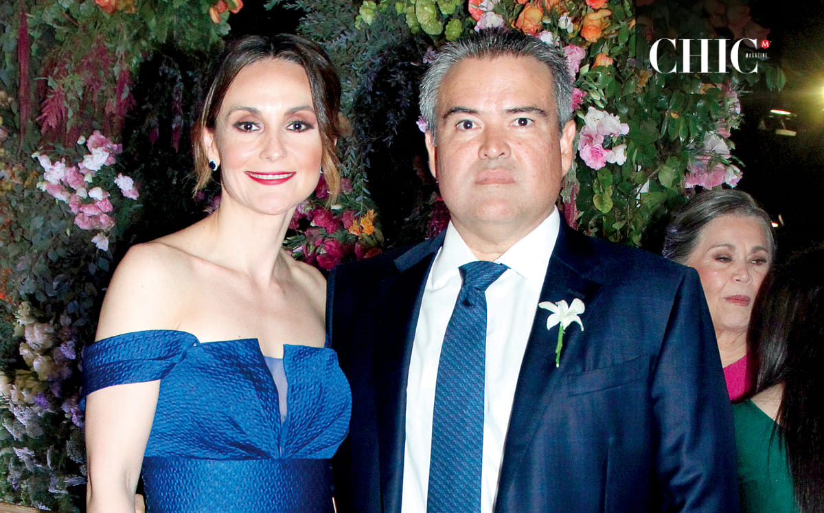 ERIKA MANRIQUE Y JUAN CARLOS AMADOR disfrutaron de la misa en la Parroquia de San Pedro y San Pablo