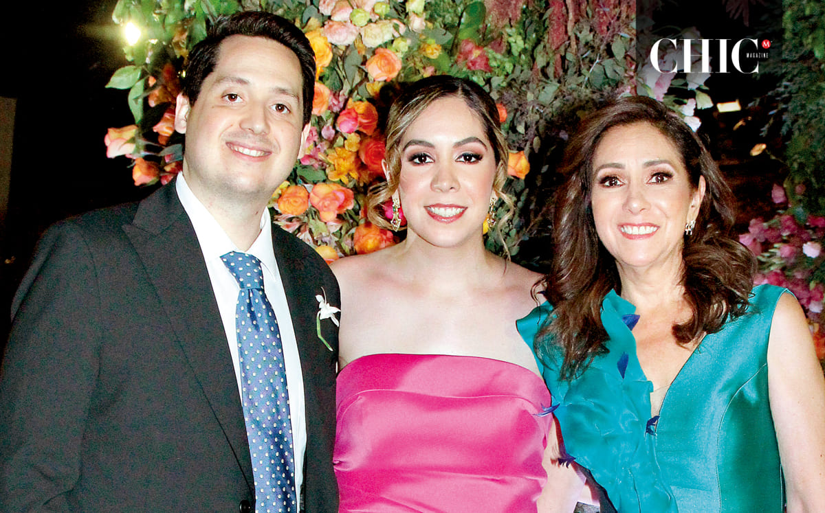 JOSÉ TREVIÑO, FLAVIA DE LA GARZA Y FLAVIA CASTAÑEDA felices en el Club Campestre Tampico