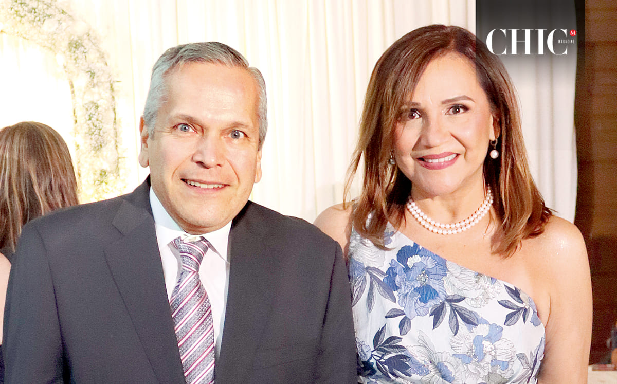 GUSTAVO TORRES Y SILVIA ALCARAZ fueron recibidos por la decoración floral de Floral House