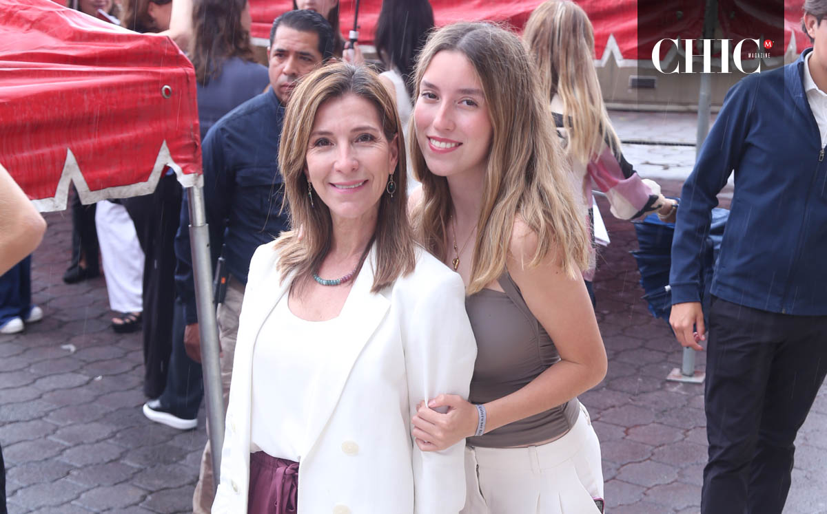 Clauida Mena de Benítez y Paulina Benítez