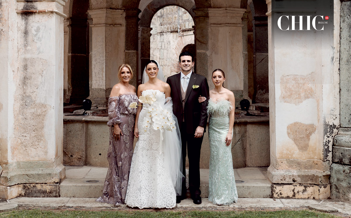 Familia de la novia. Isabel Peña, los novios y Fabiola Mendiolea