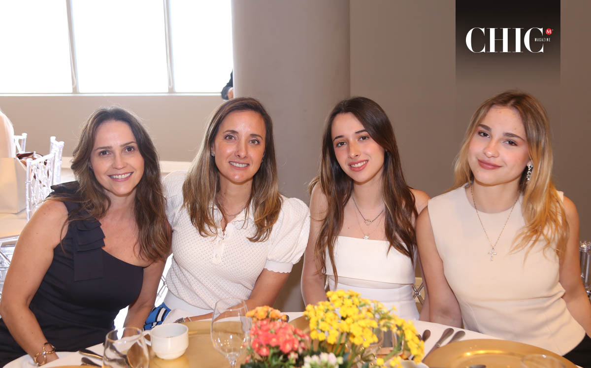 Melissa García de Garza, Martha García de Cueva, Eugenia Cueva y Emilia Garza