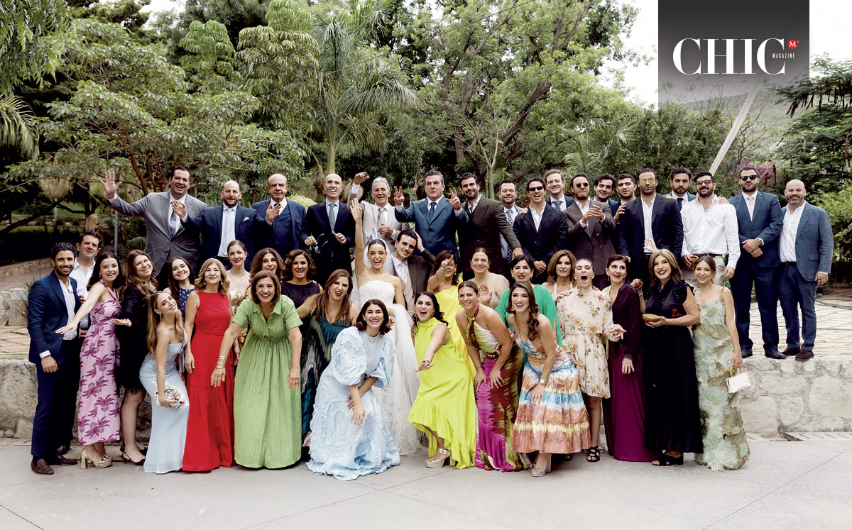 Renata y Patrick junto a un grupo de familiares