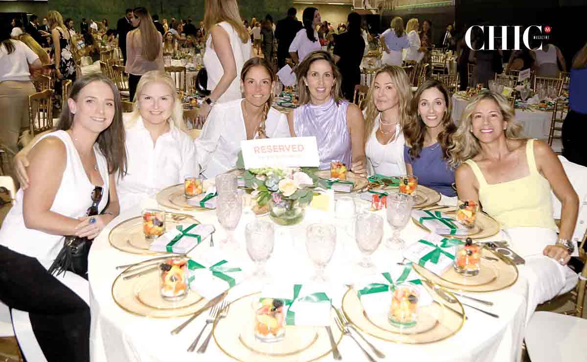Rumina Zambrano, Ely Maldonado de Treviño, Susy Goicoechea de Bremer, Maca Ramírez de Páez, Denisse Sillar de Parga, Ale Martínez y Maru Martínez de K