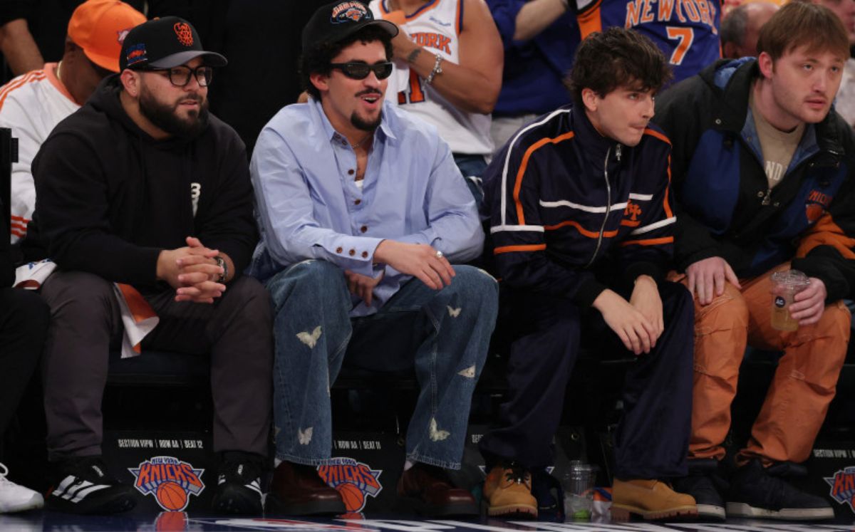 Timothée Chalamet y Bad Bunny salen juntos a partido de la NBA (Getty Images)