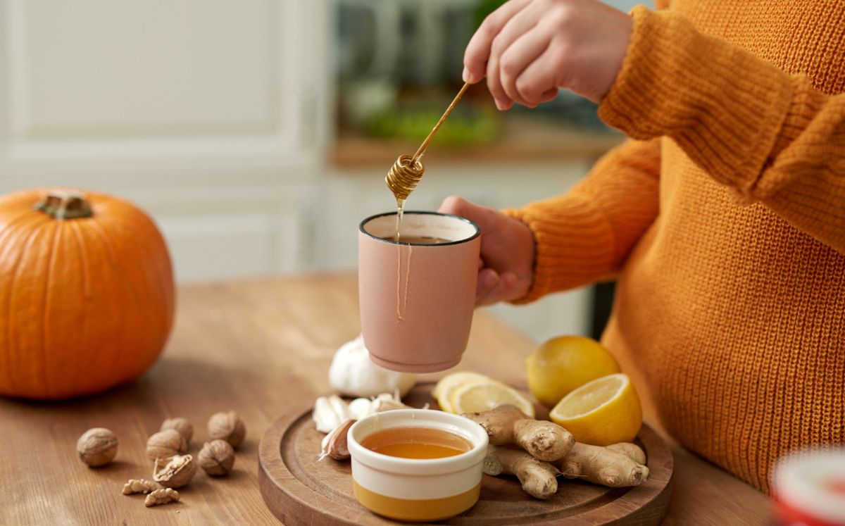 ¿Para qué sirve tomar agua con miel en ayunas? (Foto: Freepik)