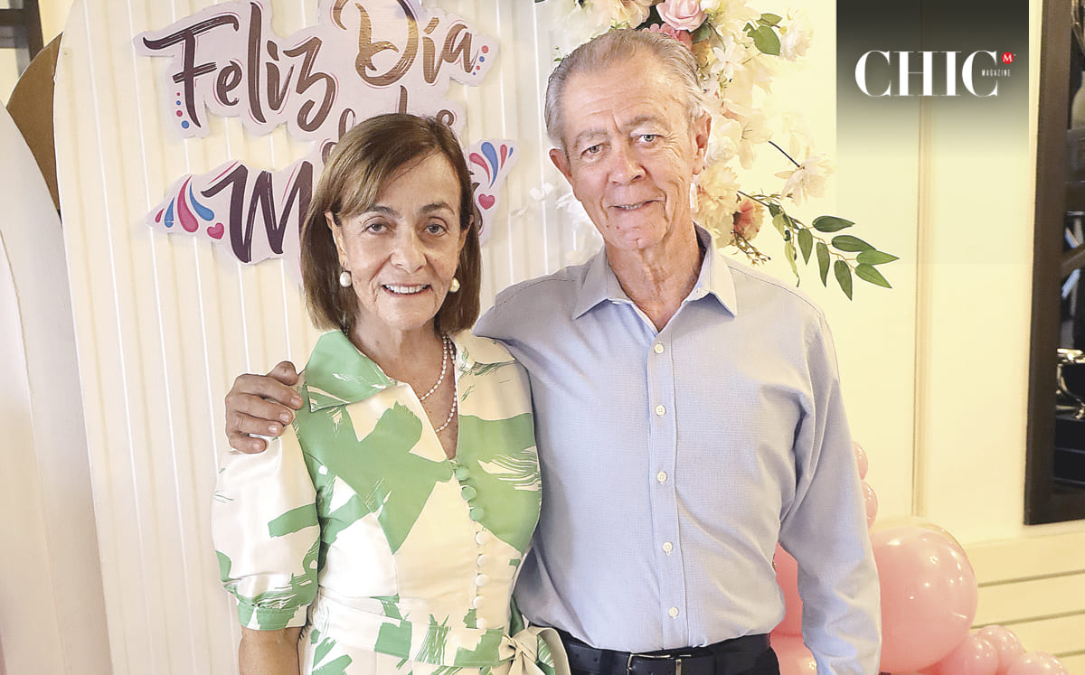 ALICIA GALNARES Y TINO MORAL disfrutaron de la música de Veneno Acústico