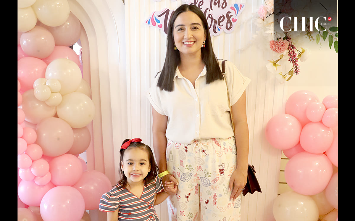 ANYA RIVERA Y GIOVANNA VELA disfrutaron de un rico buffet de mariscos y una gran mesa de postres
