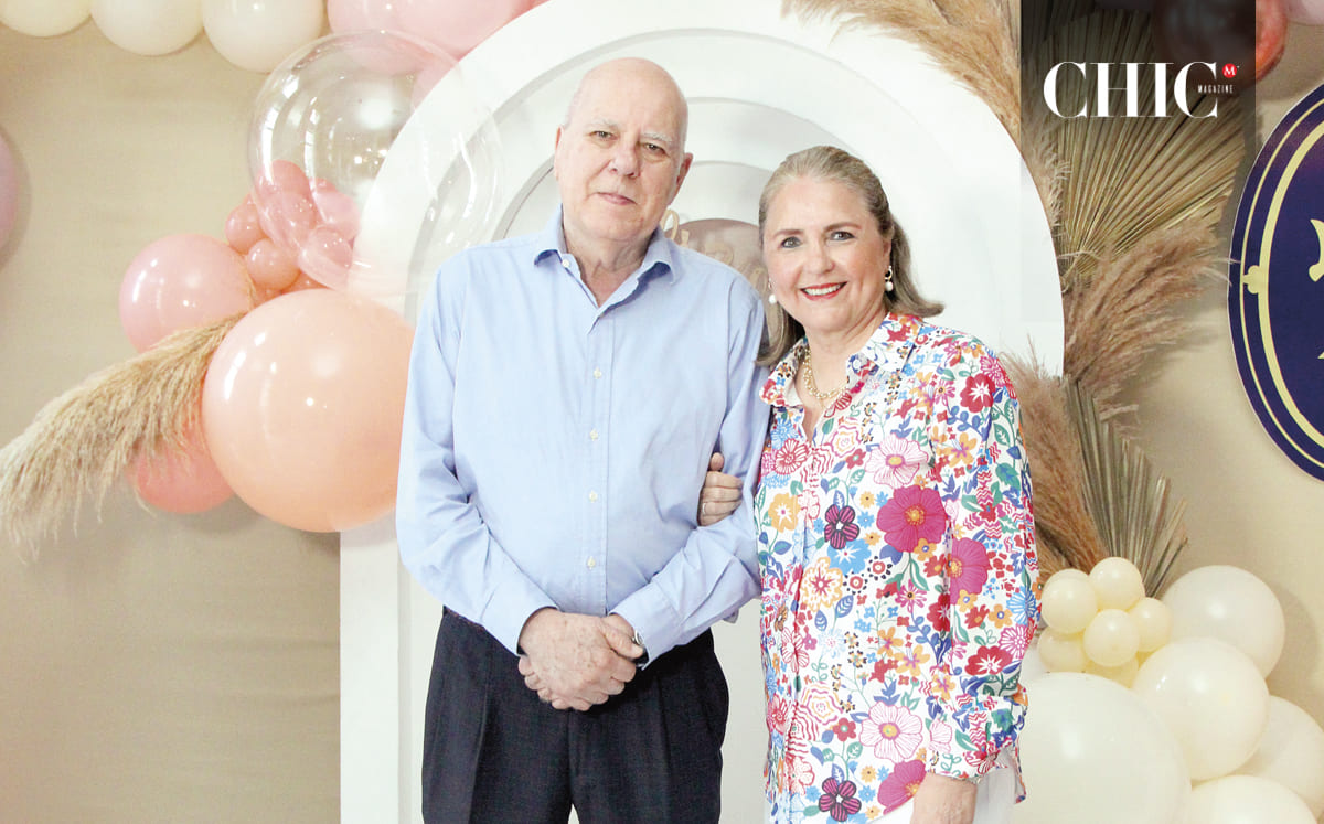 CARLOS AZCARRAGA Y BEGOÑA DE AZCARRAGA felices en el festejo del Casino Tampiqueño