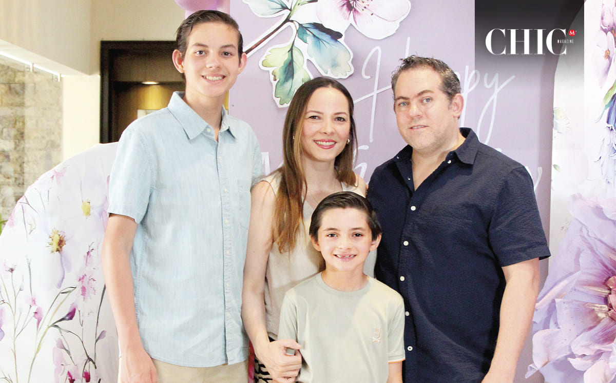 DAVID GÓMEZ, CLAUDIA RIVERA, JAVIER GÓMEZ Y JAVIER GÓMEZ disfrutaron de un delicioso menú a cargo del club