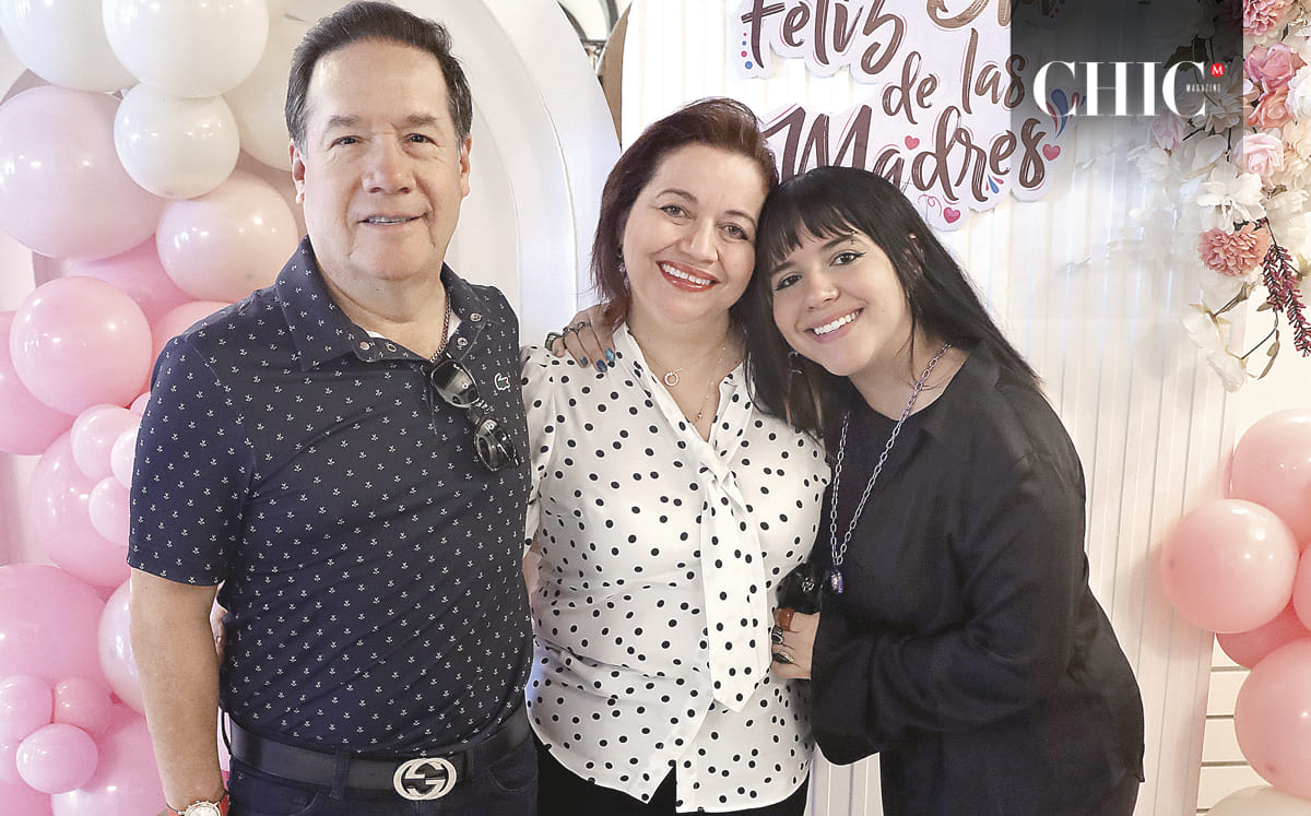 EDGAR DÍAZ, GLORIA DE DÍAZ Y STEPHANIA DÍAZ disfrutaron de la música de Veneno Acústico