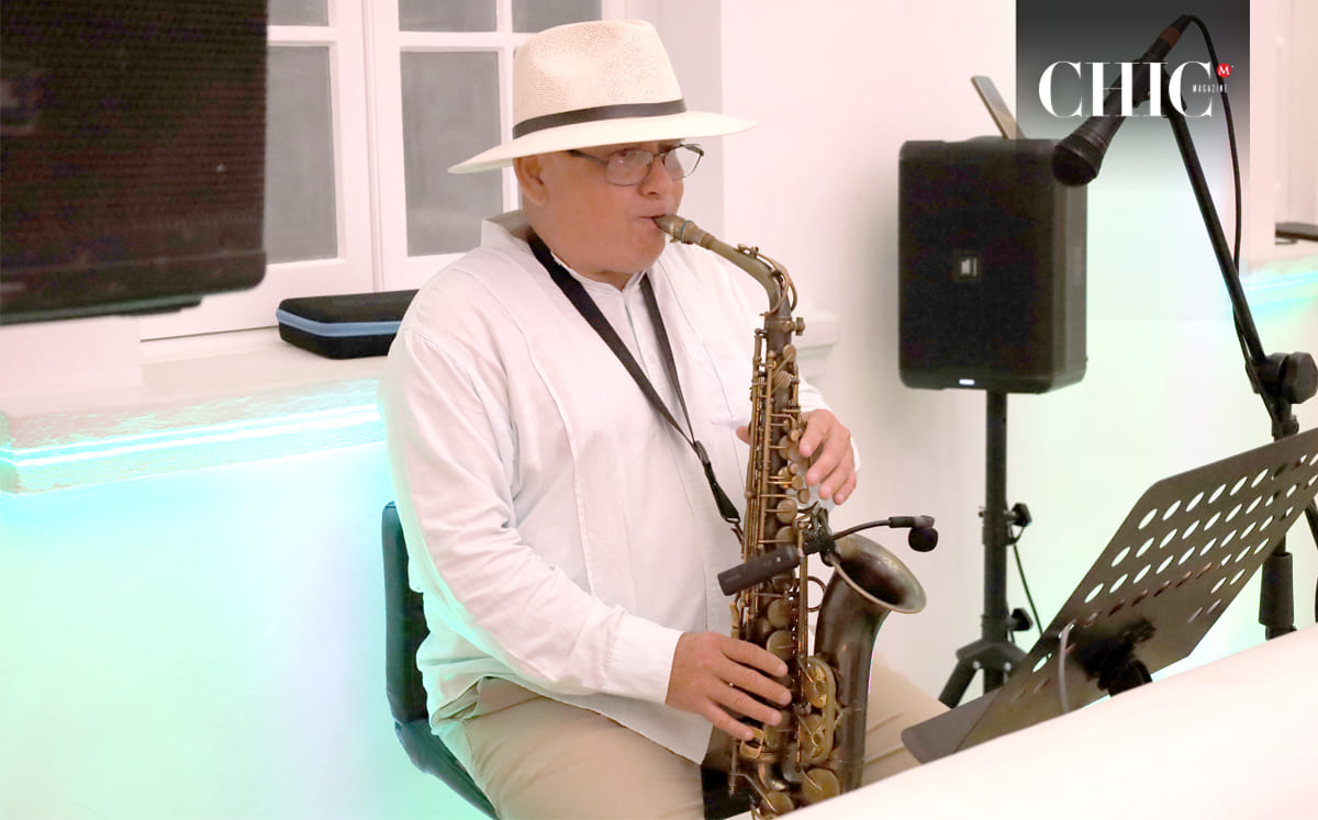 ENRIQUE QUINTERO fue el encargado de musicalizar la noche con su sax