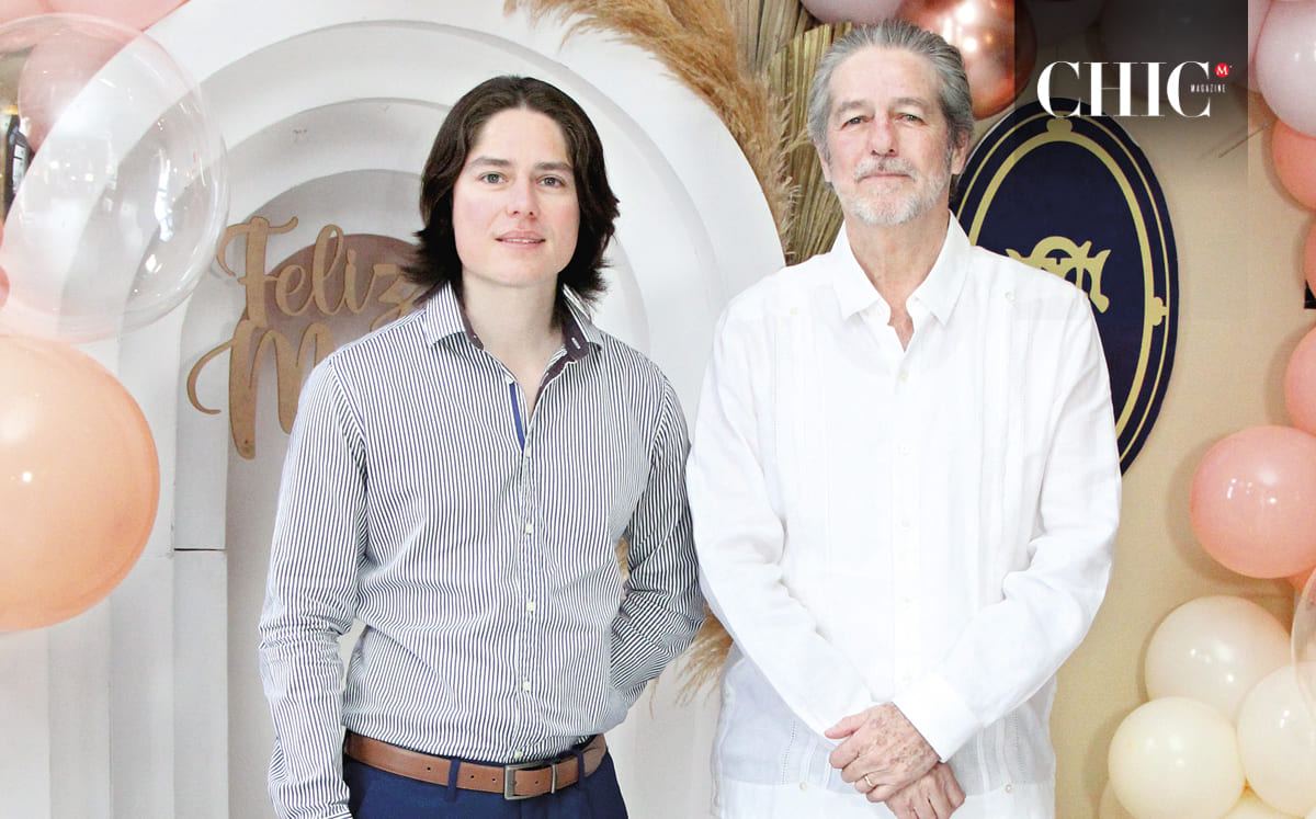GERMÁN MEZA Y GERMÁN MEZA felices festejando el Día de las Madres