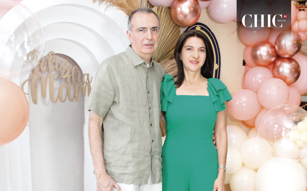 GONZALO BALDIT Y LORENA DE BALDIT felices en el festejo del Día de la Madre