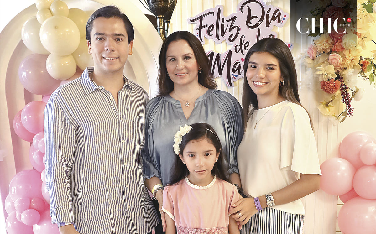 JESÚS ALTAMIRANO, ADRIANA ZÚÑIGA, ANA REGINA ALTAMIRANO Y CARO ALTAMIRANO nos regalaron sus mejores sonrisas
