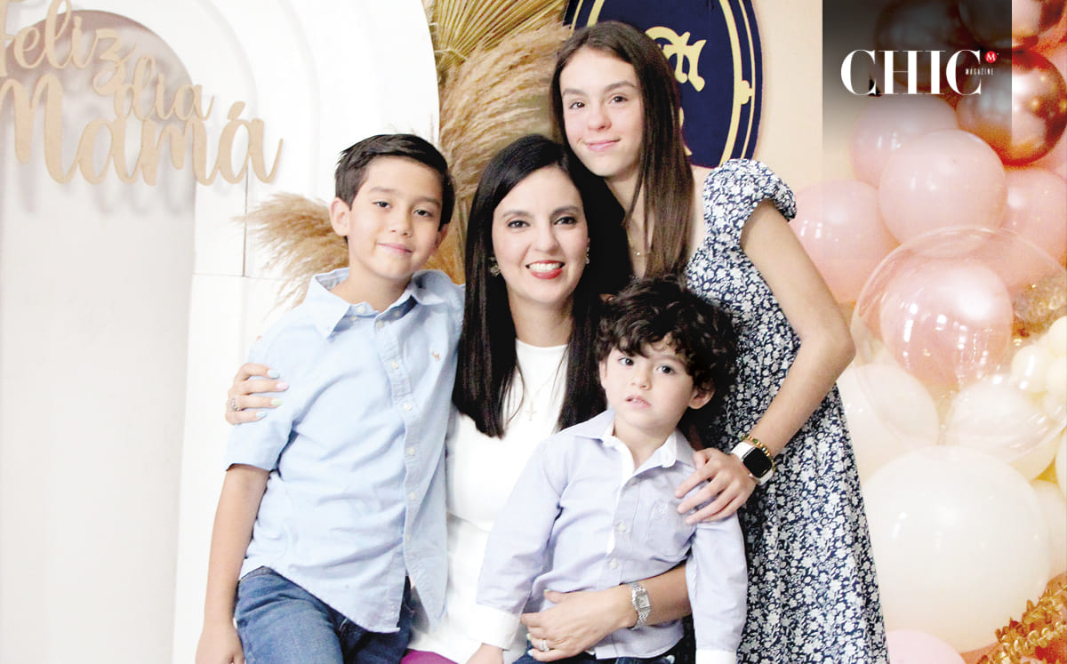 JORGE AGUAYO, MARINA LOMELIN,  ABELARDO AGUAYO Y EUGENIA AGUAYO nos regalaron sus mejores sonrisas en el festejo