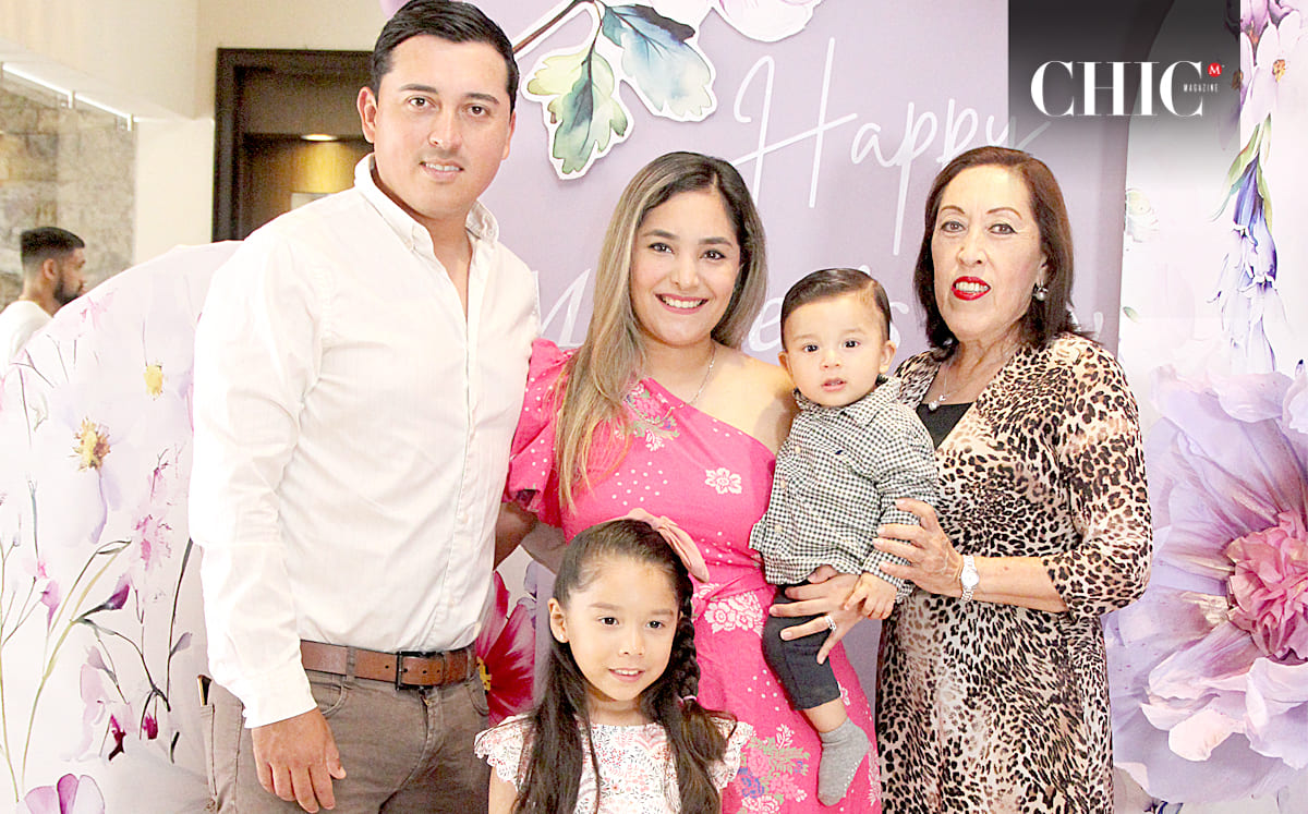 JORGE VILLARREAL, XIMENA VILLARREAL, FRAN DE VILLARREAL, ALEXANDER VILLARREAL Y CARMEN DE VILLARREAL estuvieron muy felices en el festejO