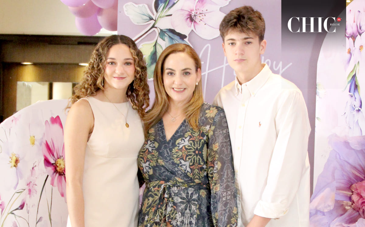 MARÍA ISABEL INGUANZO, MARISA GÓMEZ Y EDUARDO INGUANZO disfrutaron de la música del grupo Séptimo Sentido