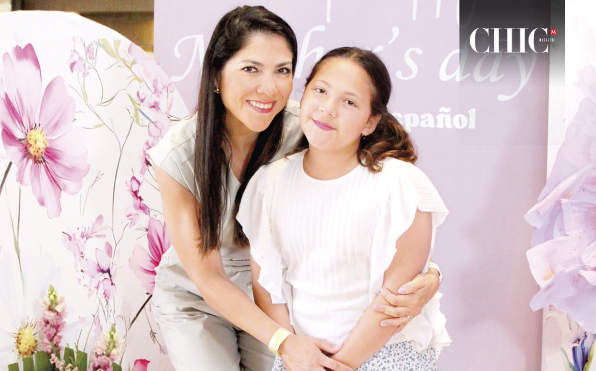 MARIANA PRIEGO Y ANDREA NIAVES: "Ser mamá es descubrir que tienes un corazón tan  grande, que ni siquiera sabías que cabía tanto amor en él".