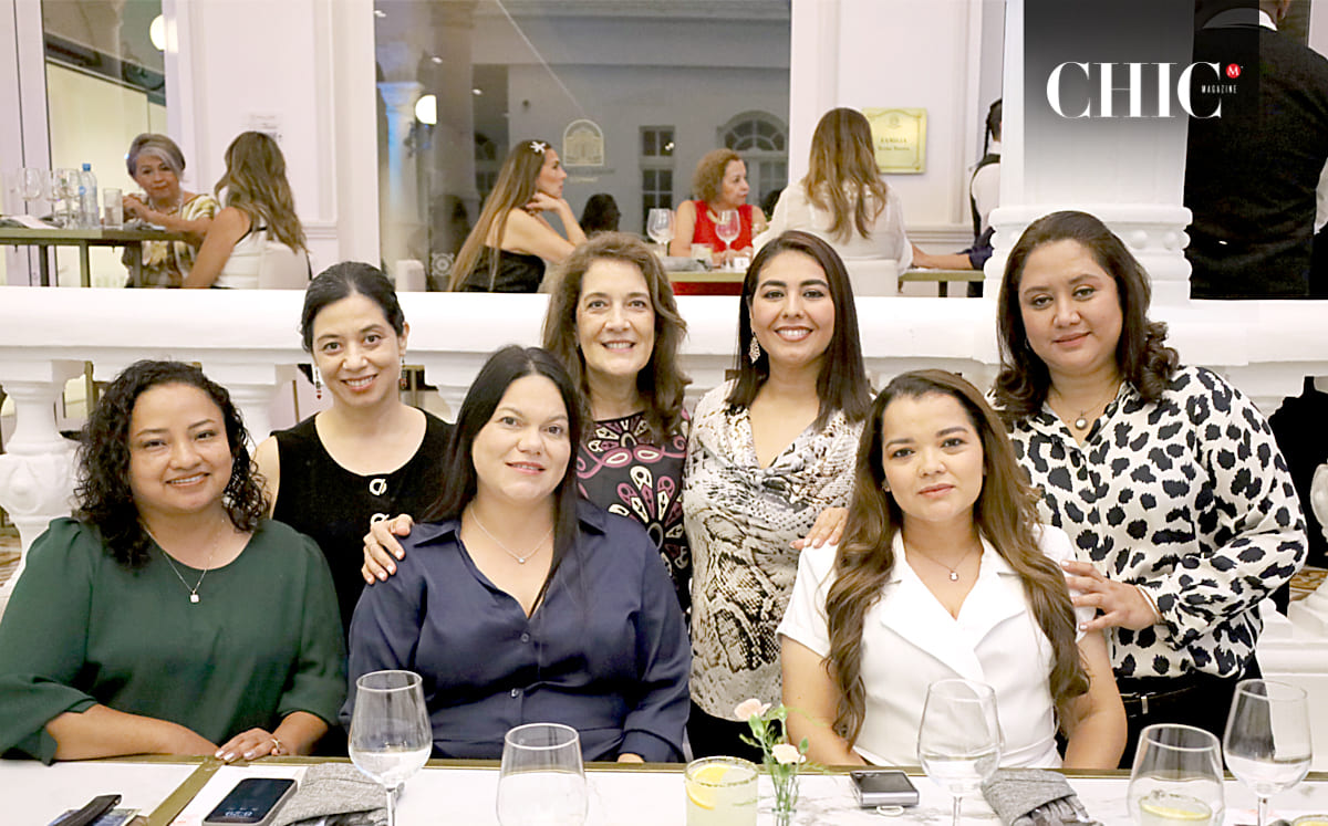 MÓNICA MEJÍA, NERY DE DÍAZ, ELSA ACEVEDO, KARLA GRANERA, RUTH VELÁZQUEZ, PERLA ANDRADE Y PAOLA VELÁZQUEZ llegaron puntuales al Museo de la Ciudad