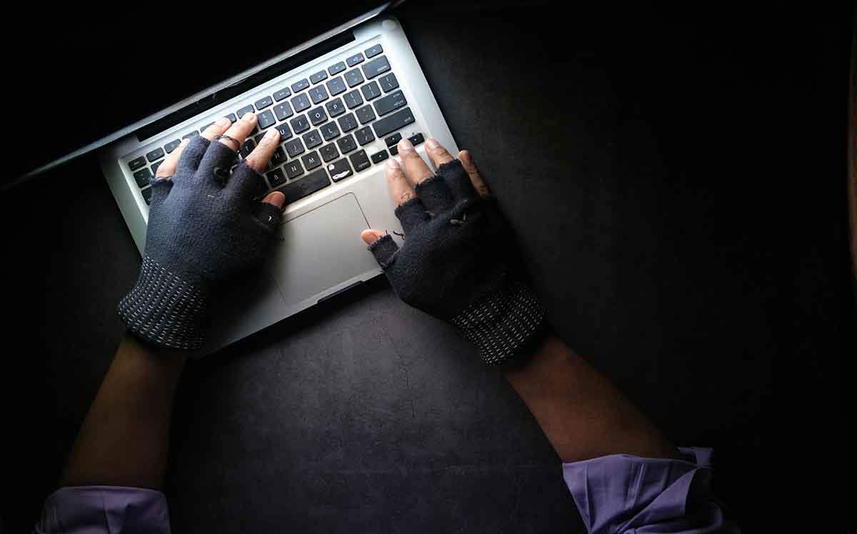 Cuida estas acciones para evitar ser víctima de robo de identidad. (Foto: Freepik)