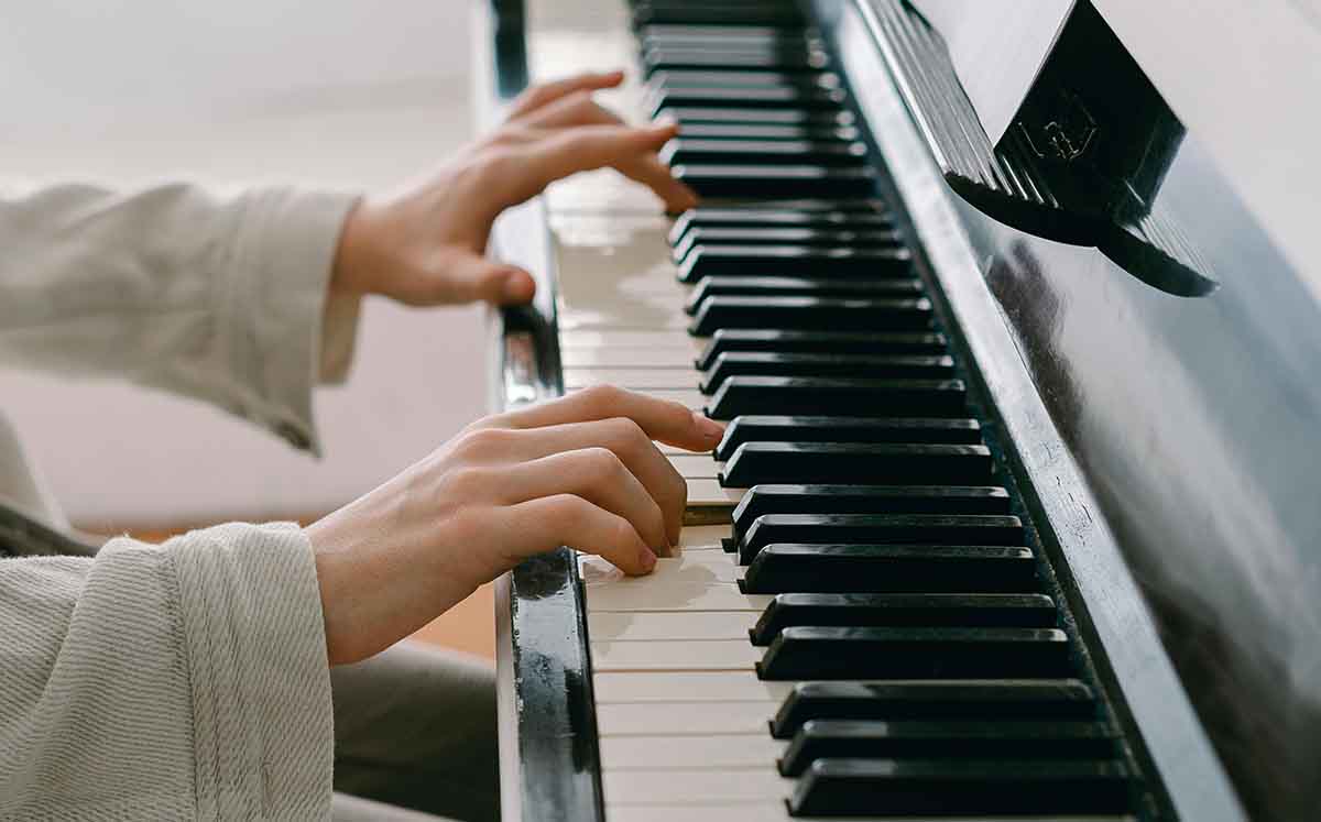Los estudiantes músicos obtienen mejores resultados en competencias matemáticas. (Foto: Pexels)