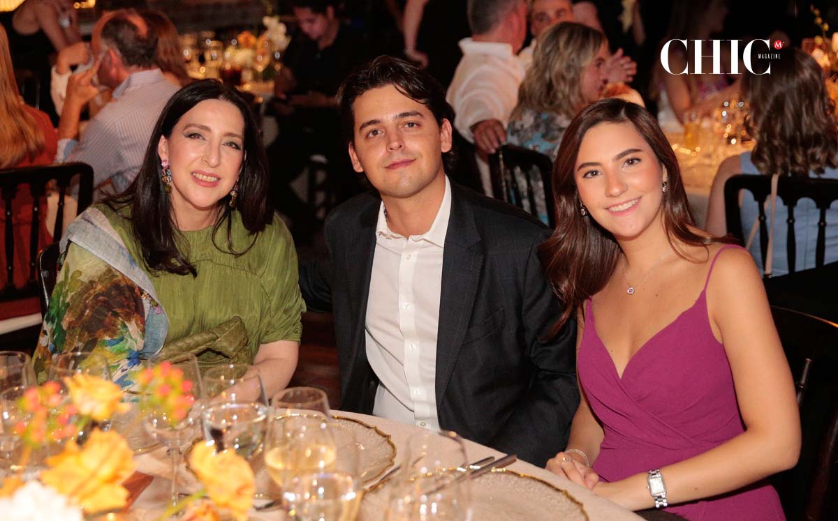 Magdalena Herrera, Roberto Alcalde e Isabella Bardawill