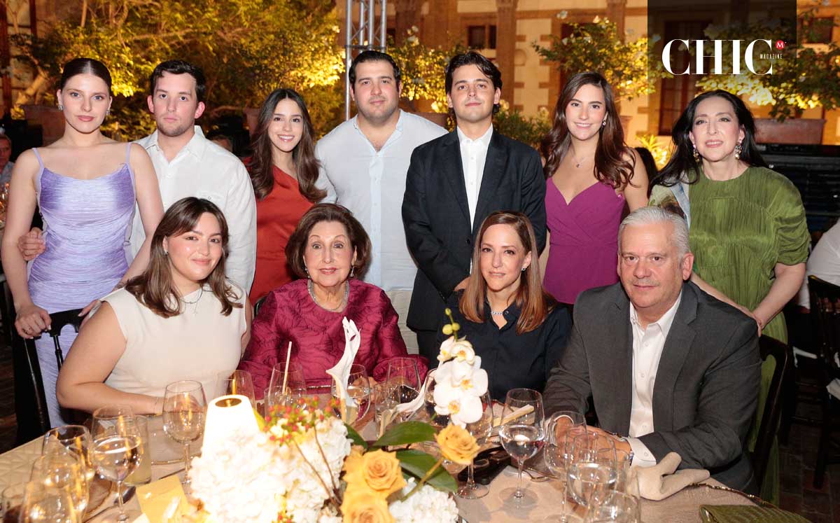 Raquel Rodríguez, Santiago Calderón, Fernanda Alcalde, Juan Pablo Garza, Roberto Alcalde, Isabella Bardawill, Magdalena Herrera, Francisco González