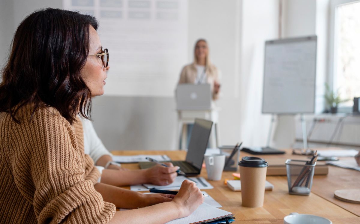 ¿Cuáles son los descansos según el tamaño de la empresa con la jornada laboral de 40 horas en México? (Freepik)