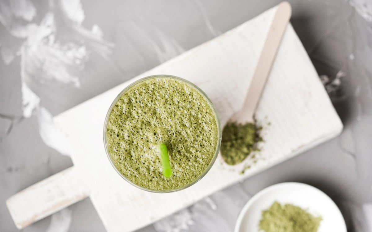 Esta es la realidad sobre si el té matcha ayuda a adelgazar o no (Freepik)