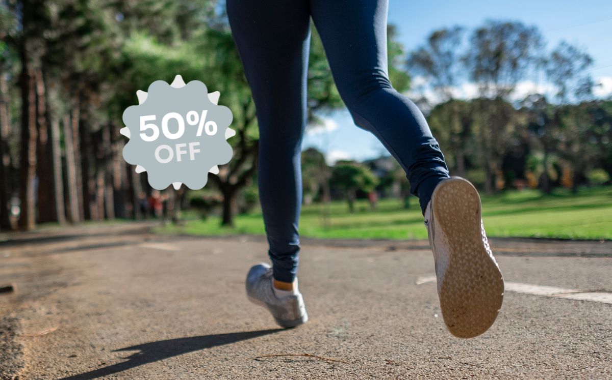 Liverpool remata tenis Adidas para mujer (Canva)