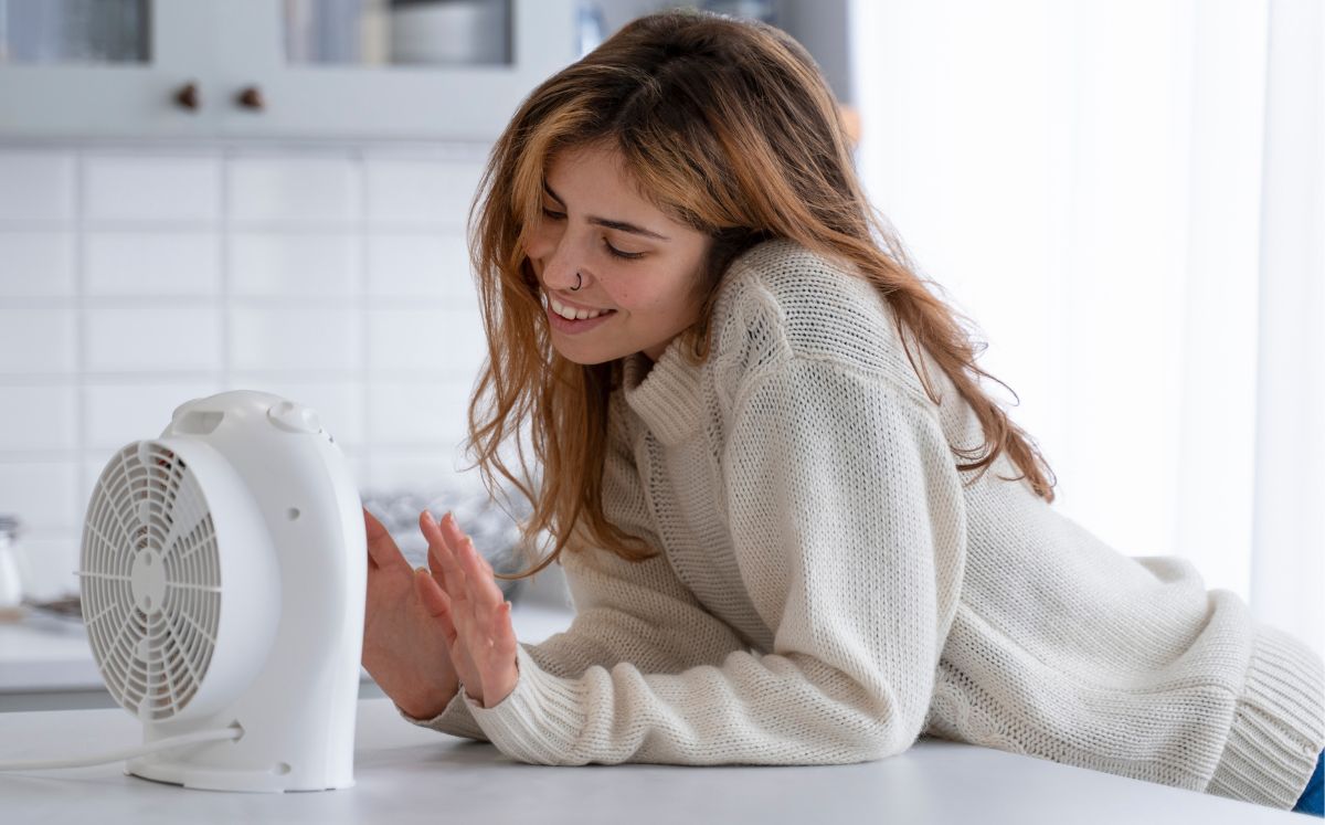 Ventilador con ventanas abiertas o cerradas: ¿Cuál es más eficiente? (Freepik)