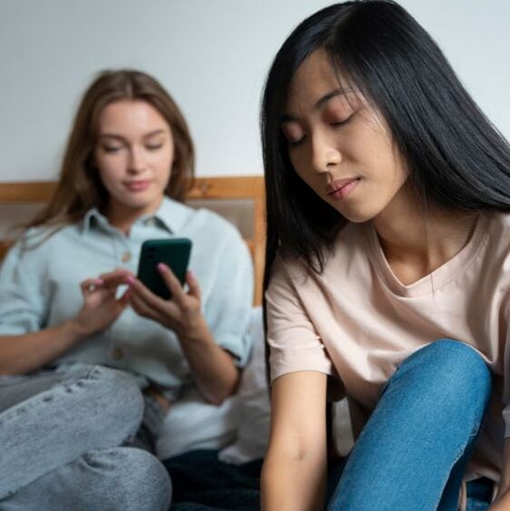 El error más común al hablar de sexualidad con mujeres jóvenes (Freepik)