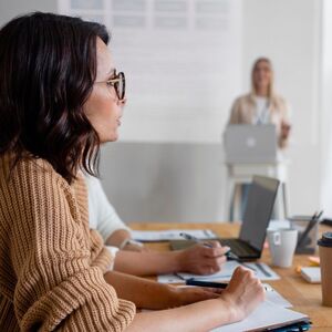 ¿Cuáles son los descansos según el tamaño de la empresa con la jornada laboral de 40 horas en México? (Freepik)