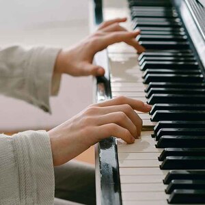 Los estudiantes músicos obtienen mejores resultados en competencias matemáticas. (Foto: Pexels)