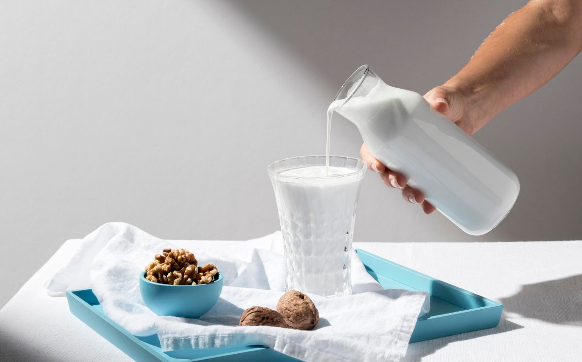 Esto le pasa a tu cuerpo cuando tomas leche a diario (Freepik)
