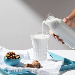 Esto le pasa a tu cuerpo cuando tomas leche a diario (Freepik)
